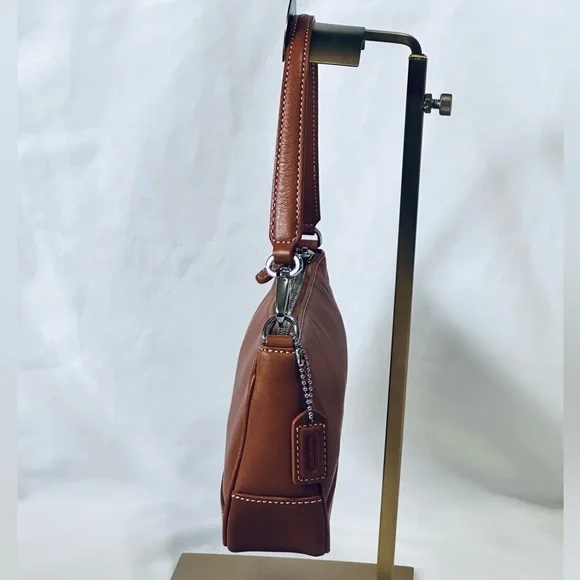 Coach Vintage Hampton Demi Leather Shoulder (pochette) Bag - Picture 3 of 9